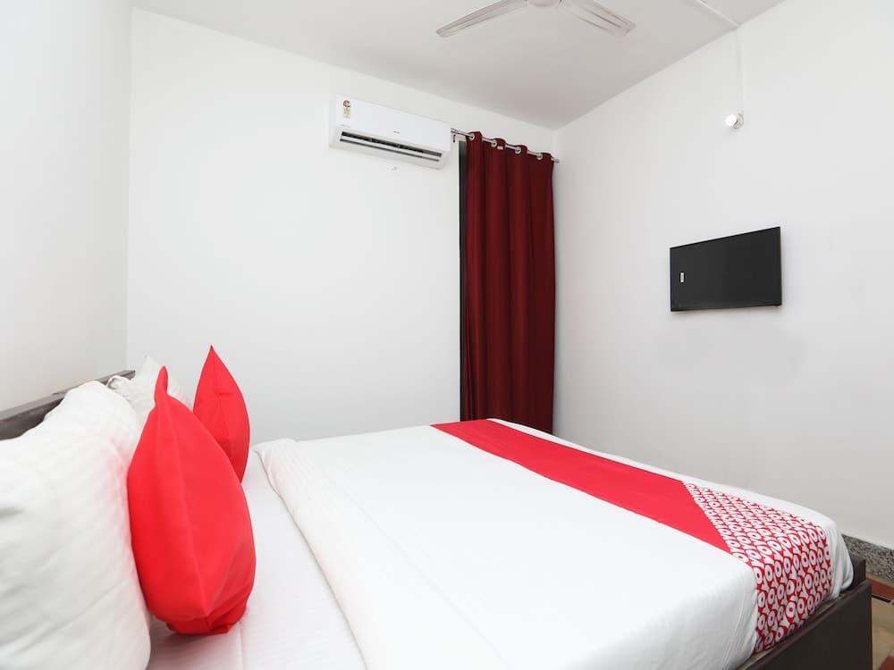 OYO 36700 Moonlight Residency