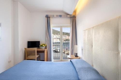 Bi Hotel