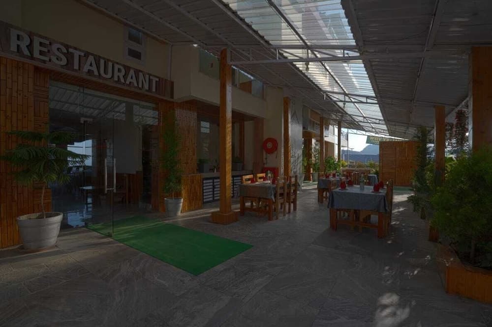 Valley View Hotel & Restaurant