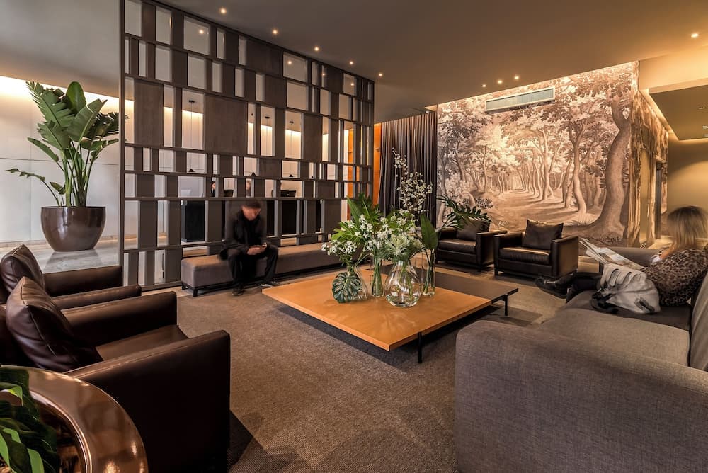 Broadway Hotel & Suites