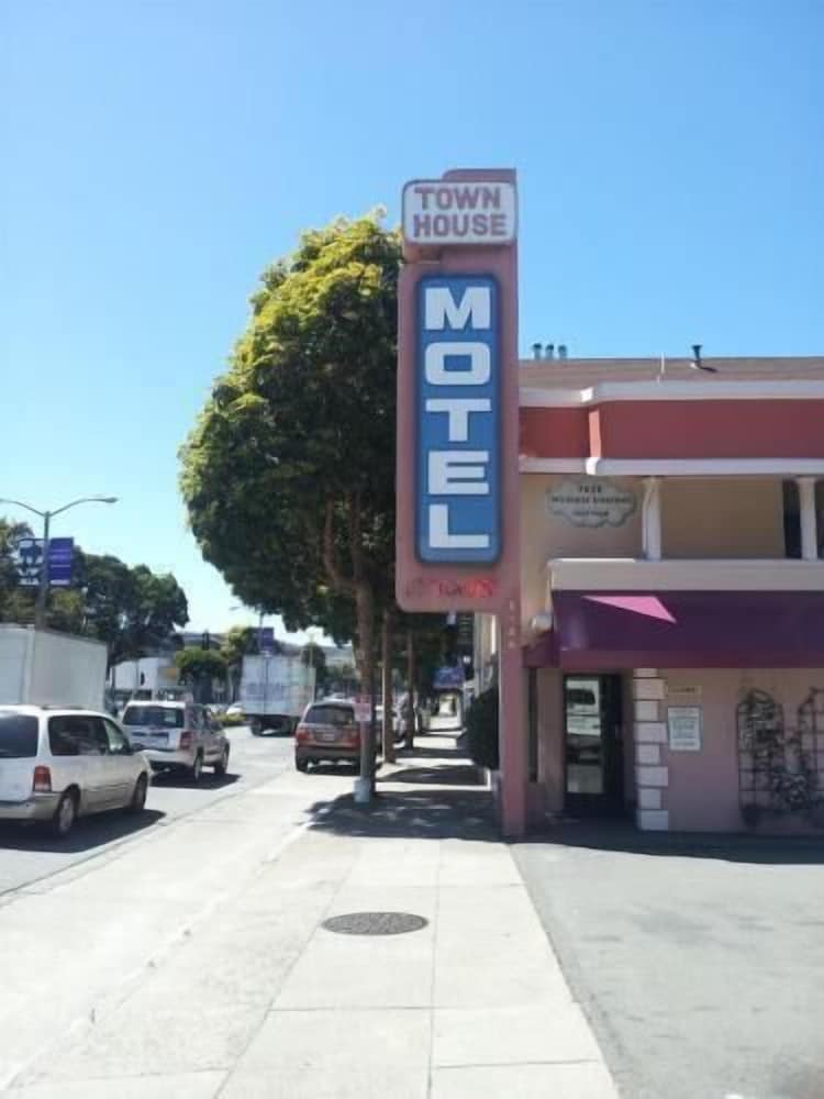 Townhouse Motel