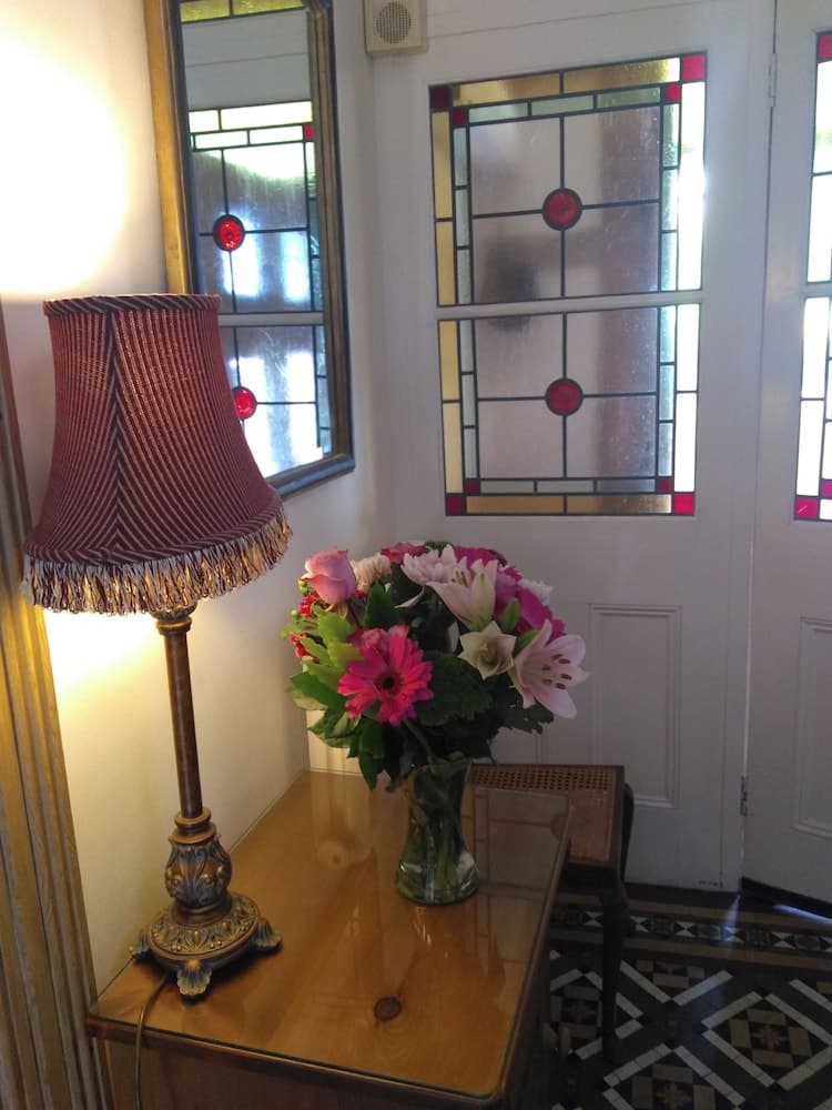 Oaklands Bed & Breakfast