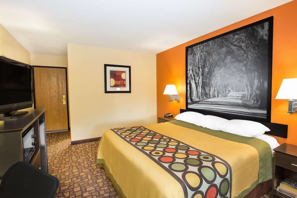 Super 8 Clive W. Des Moines