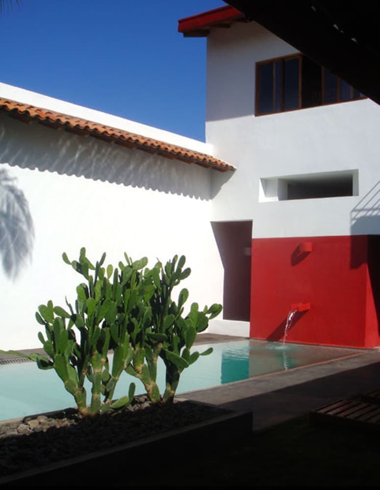 Los Patios Hotel