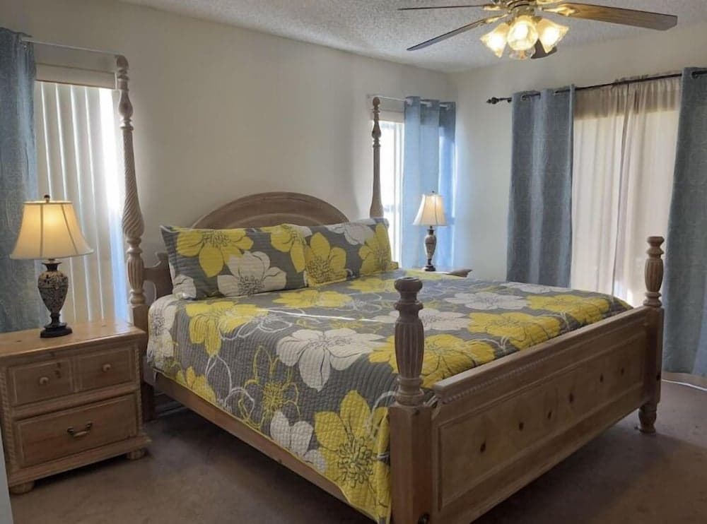 South Facing Private Pool & Spa - Family Friendly Vacation Home with White Rose Villas