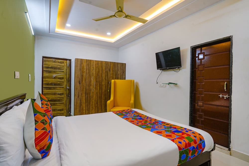Fabhotel Cozy