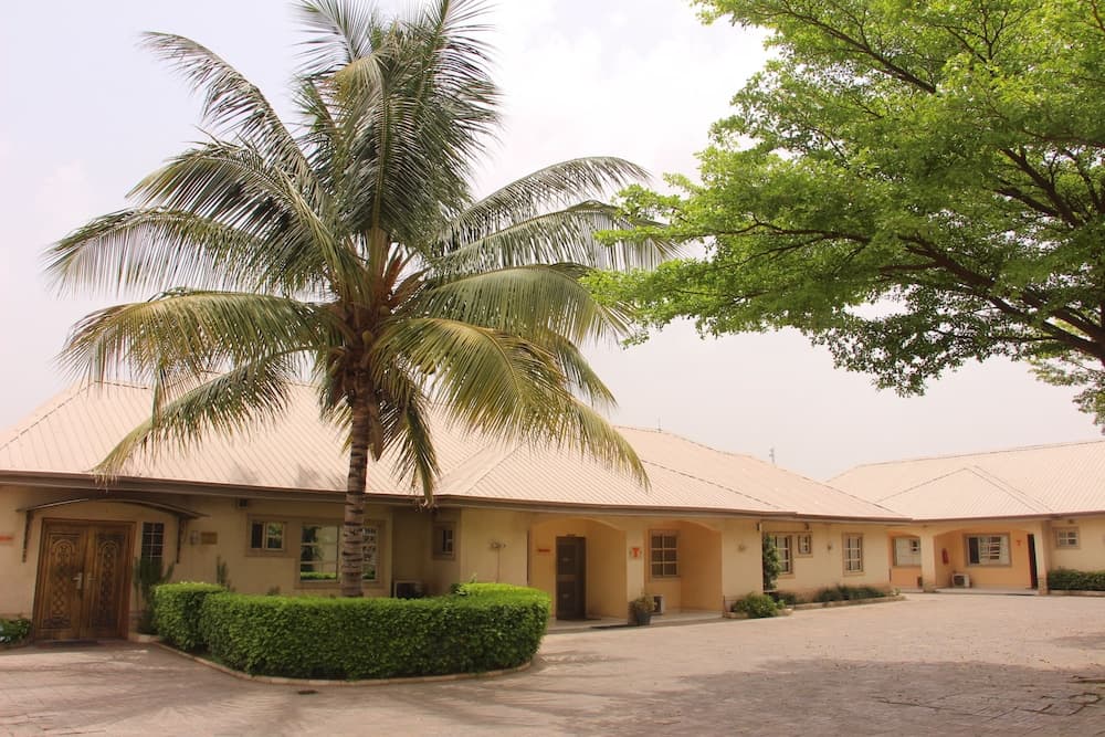 Kriscane Suites Annex