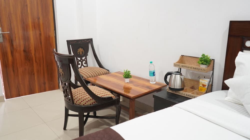 Qotel Hotel Peeragarhi