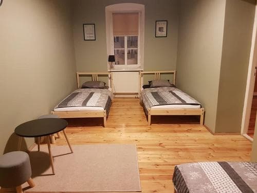 42-200 Hostel