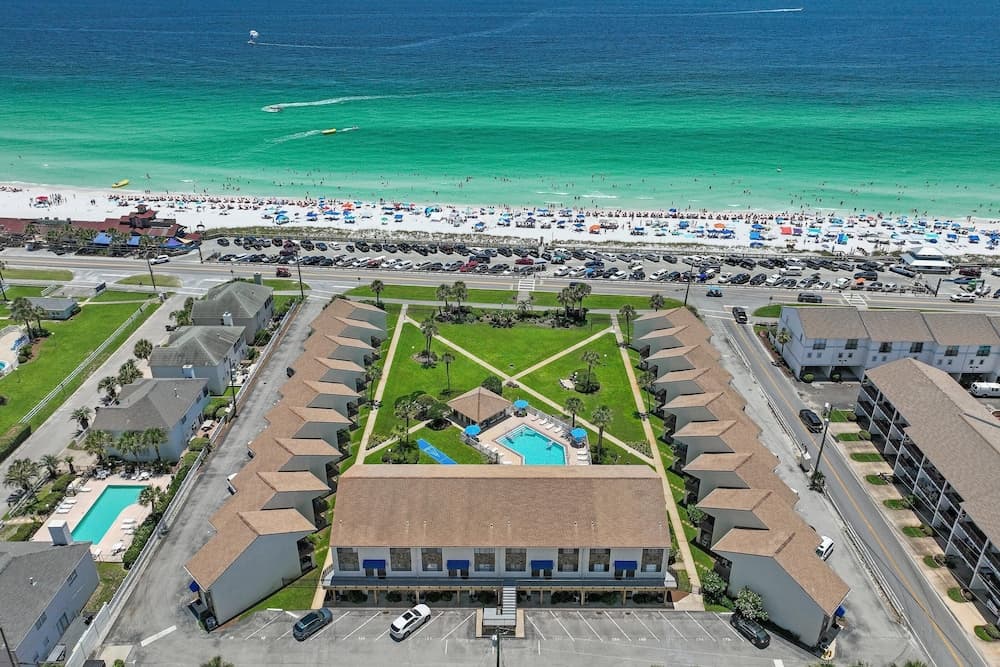 Blue Surf Townhomes 23 by Newman-Dailey