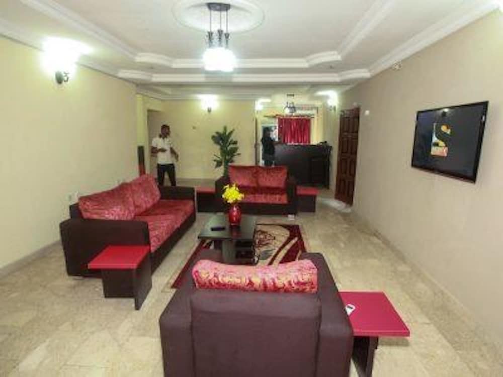 Carleton Hotel & Suites
