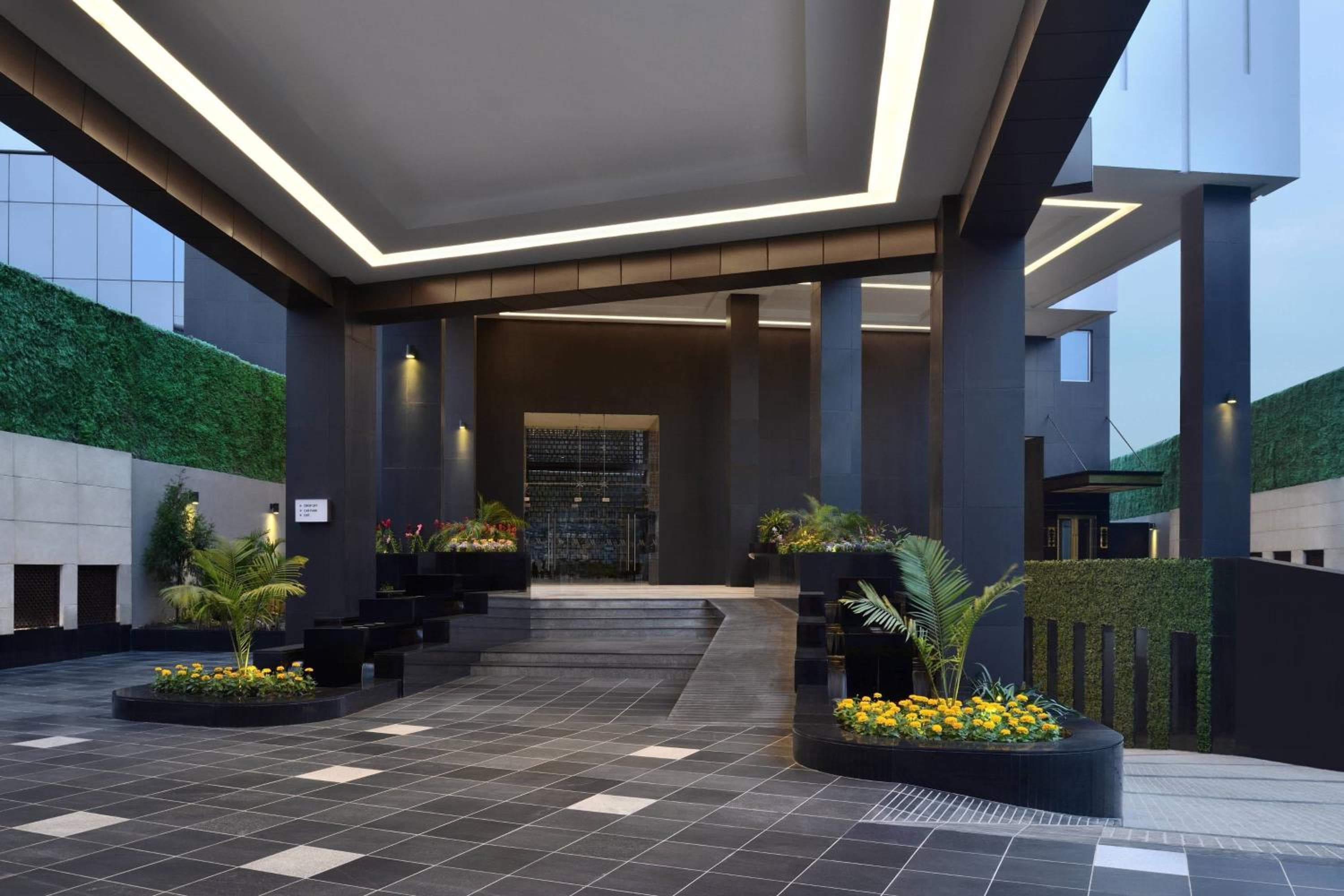 Nuitee hotel image
