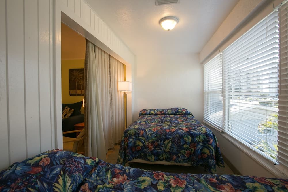 Dolphin Inn Resort