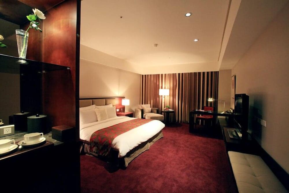 Monarch Skyline Hotel