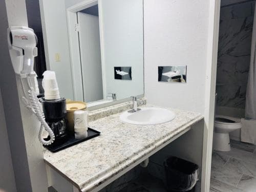 Alamo Inn & Suites