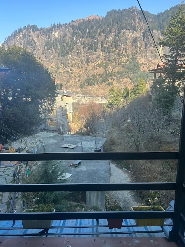 Footsteps Hostel and Cafe