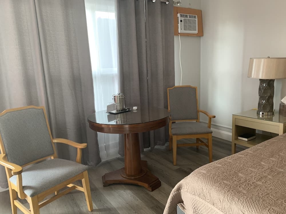 Vinehurst Inn & Suites