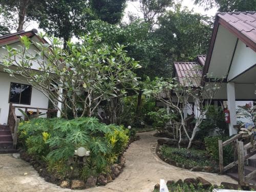 Baansanook Bungalows & Pool