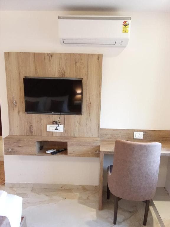 MIG SUITES