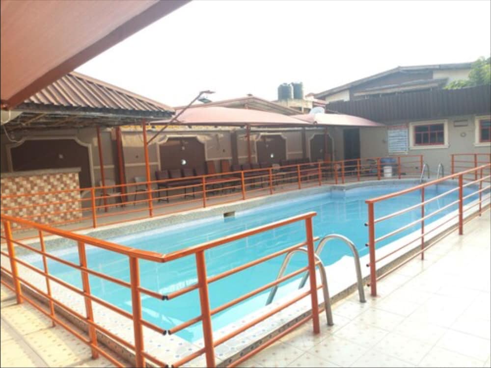 Aquatic Suites Lounge -Classic Standard