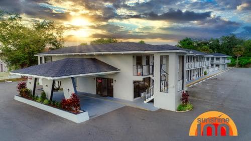 Sunstate Inn & Suites