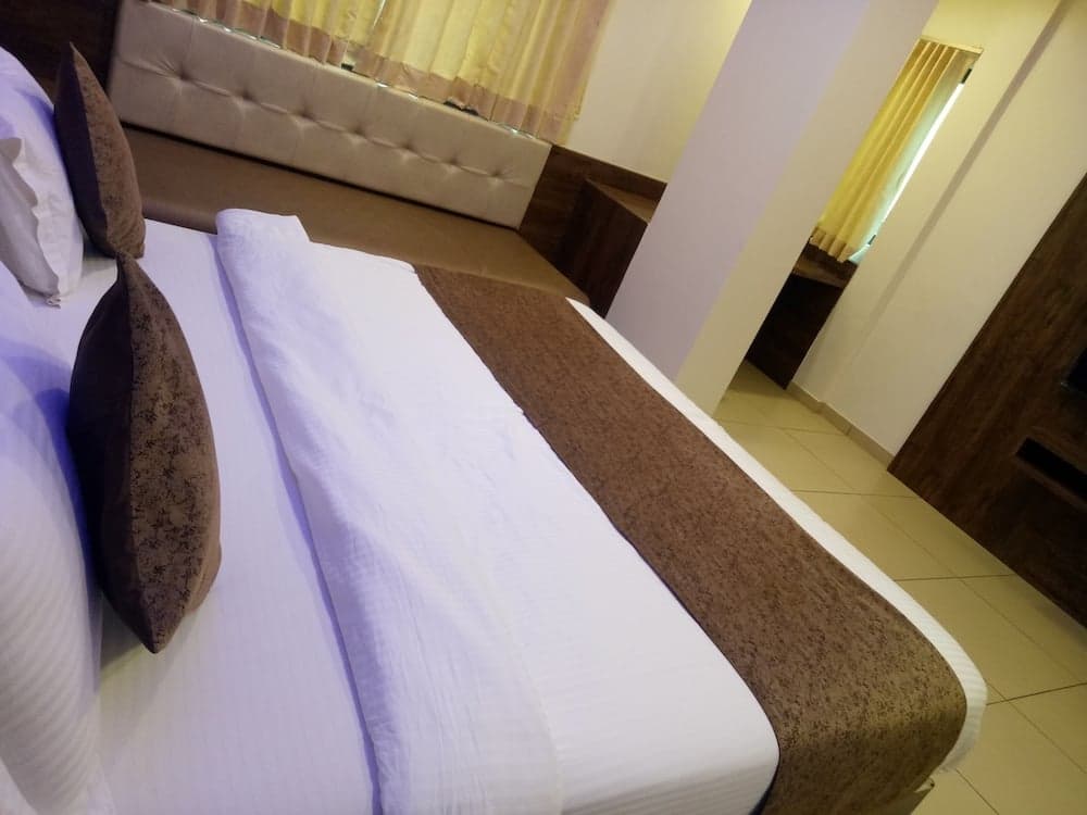 Hotel Devkinandan