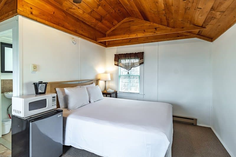 Half Moon Motel & Cottages