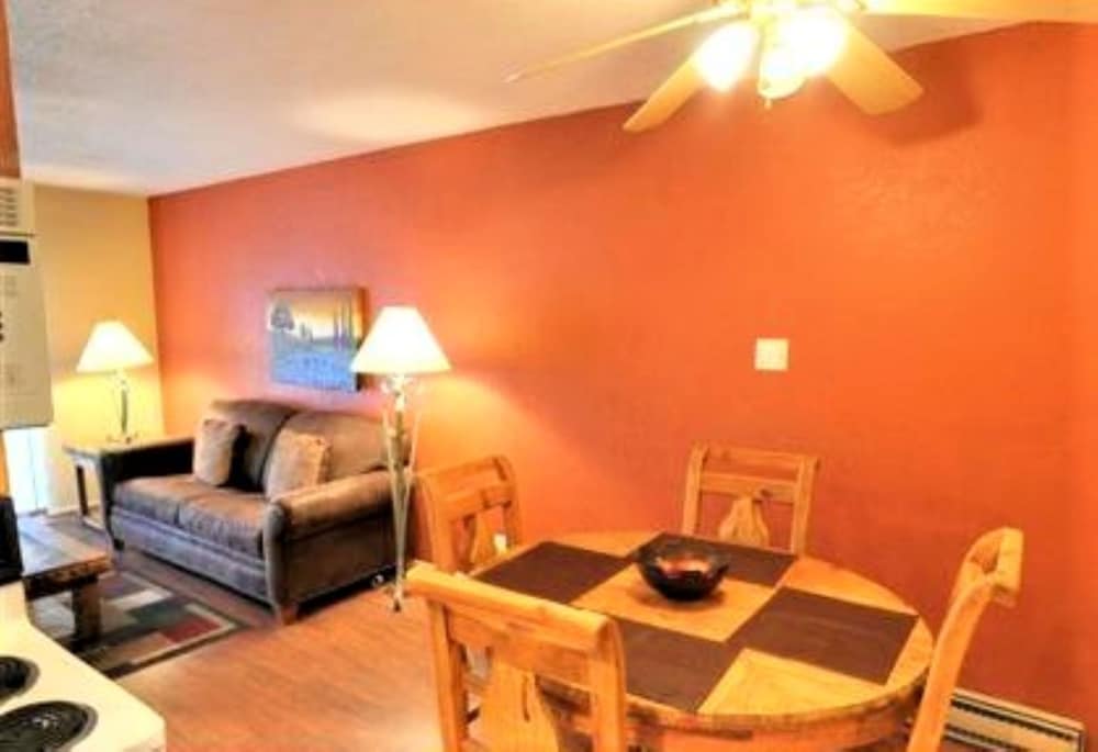 Pinecliff Village Resort