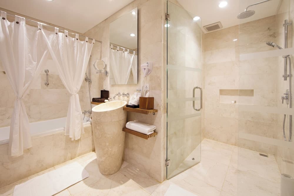 Legian Beach Hotel