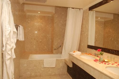 Oasis Hotel & Spa
