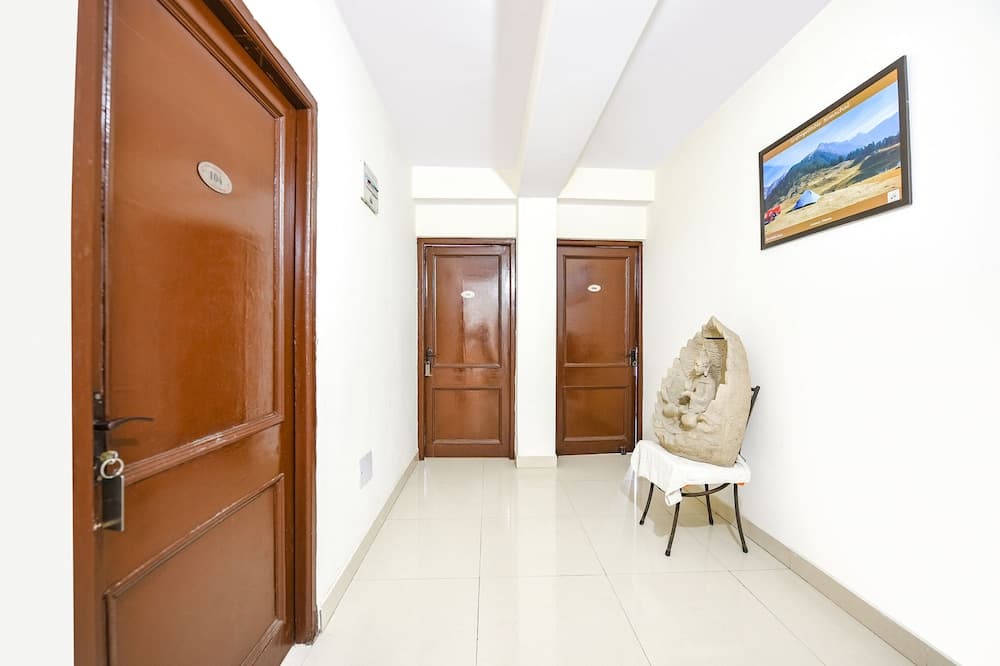 Fabhotel Ginger Grass
