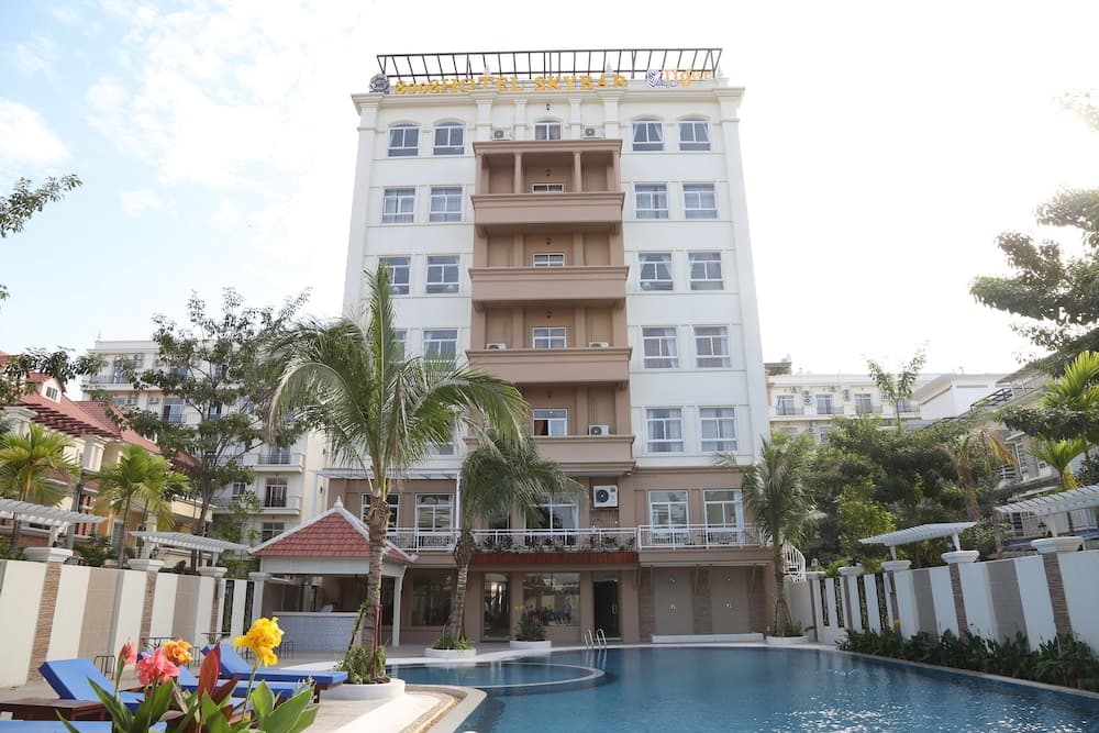 8008 Hotel