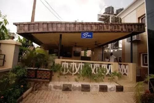 Lois Hotel