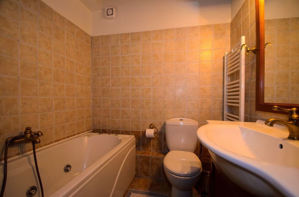 Atrapos Hotel