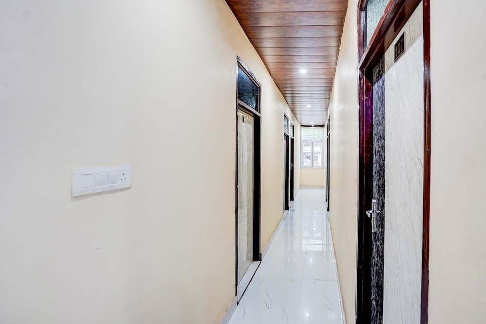 Fabhotel Ratraksh