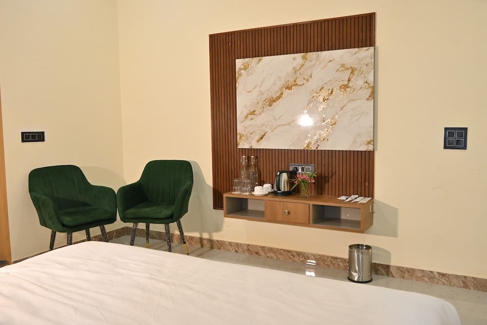 The Dollar Hotel & Resort