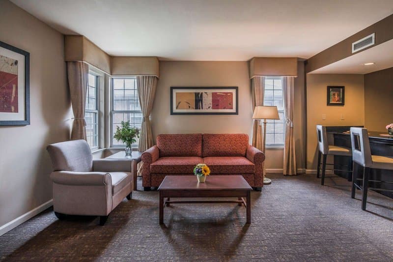 Cloverleaf Residence Suites