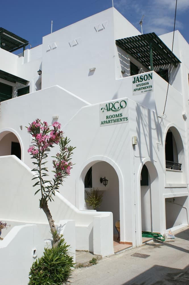 Jason Studios & Apartments