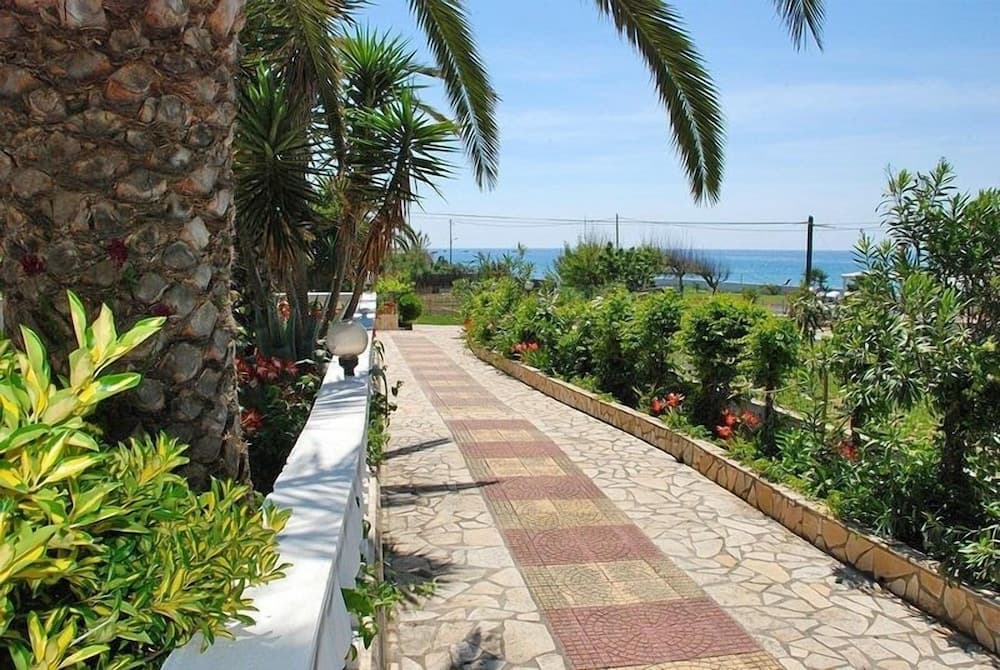 Paramonas hotel