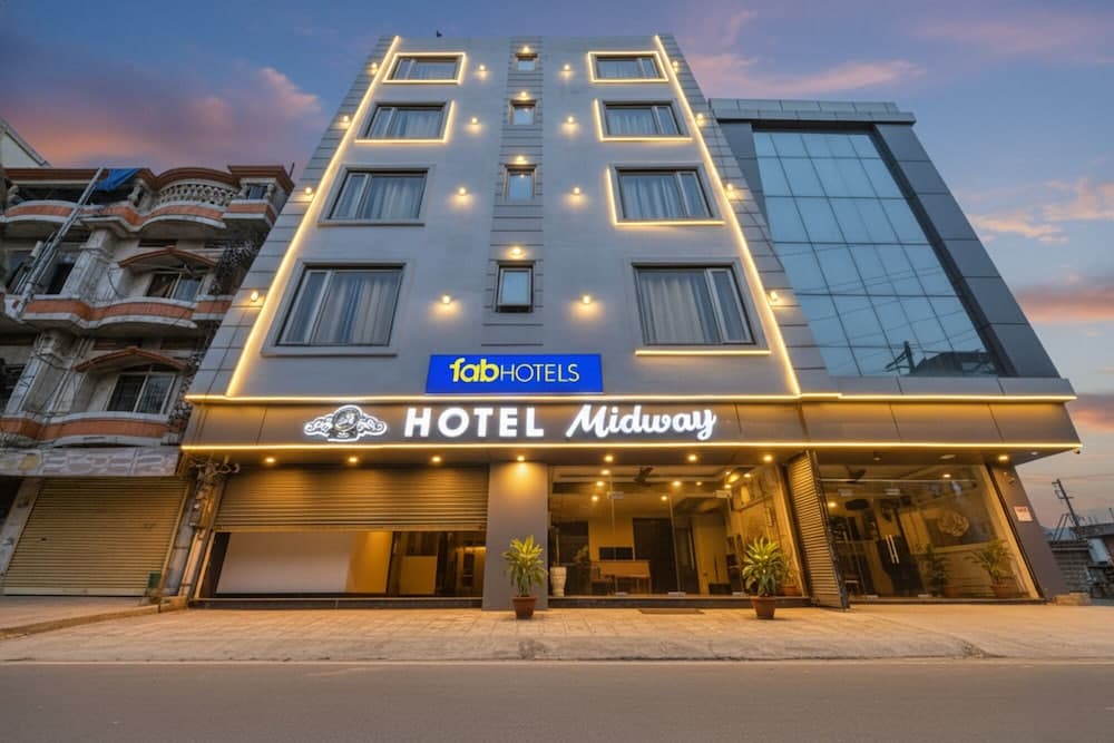 Fabhotel Midway