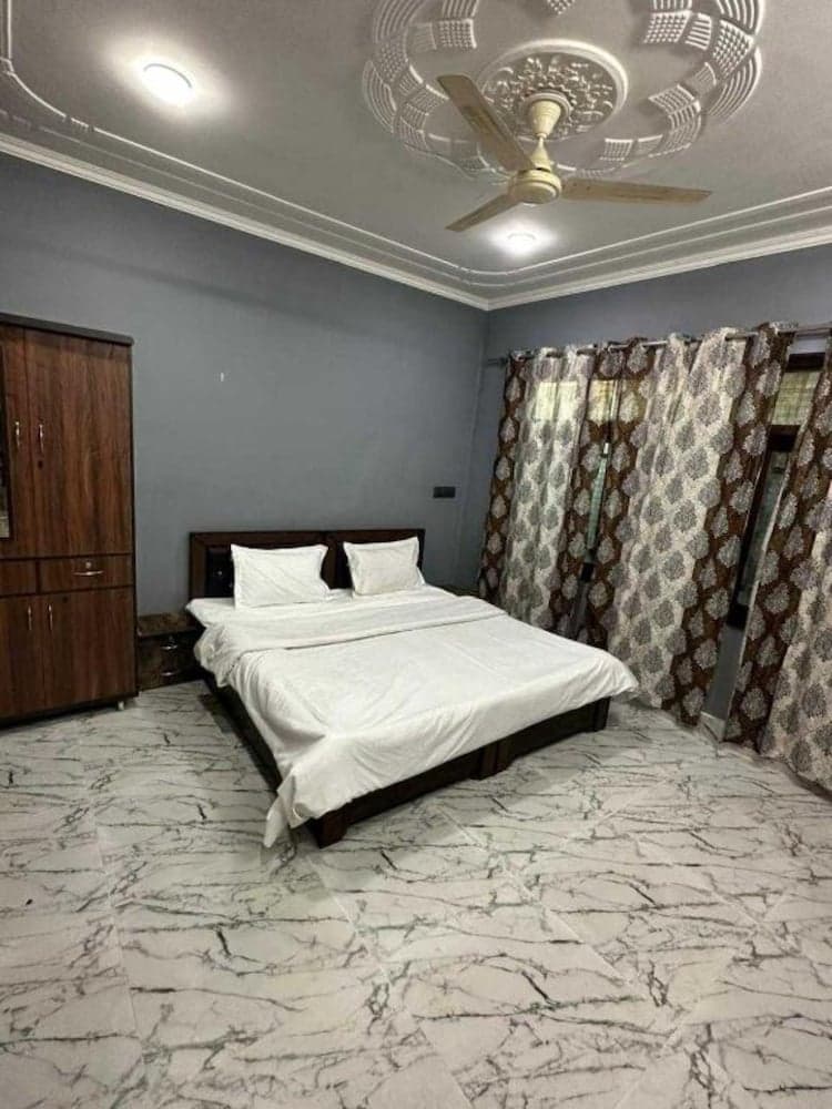 Goroomgo Hotel Zulfikar Srinagar