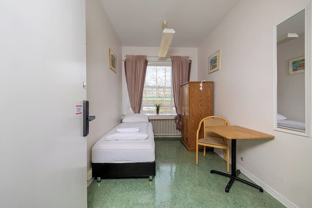 Hostel B47