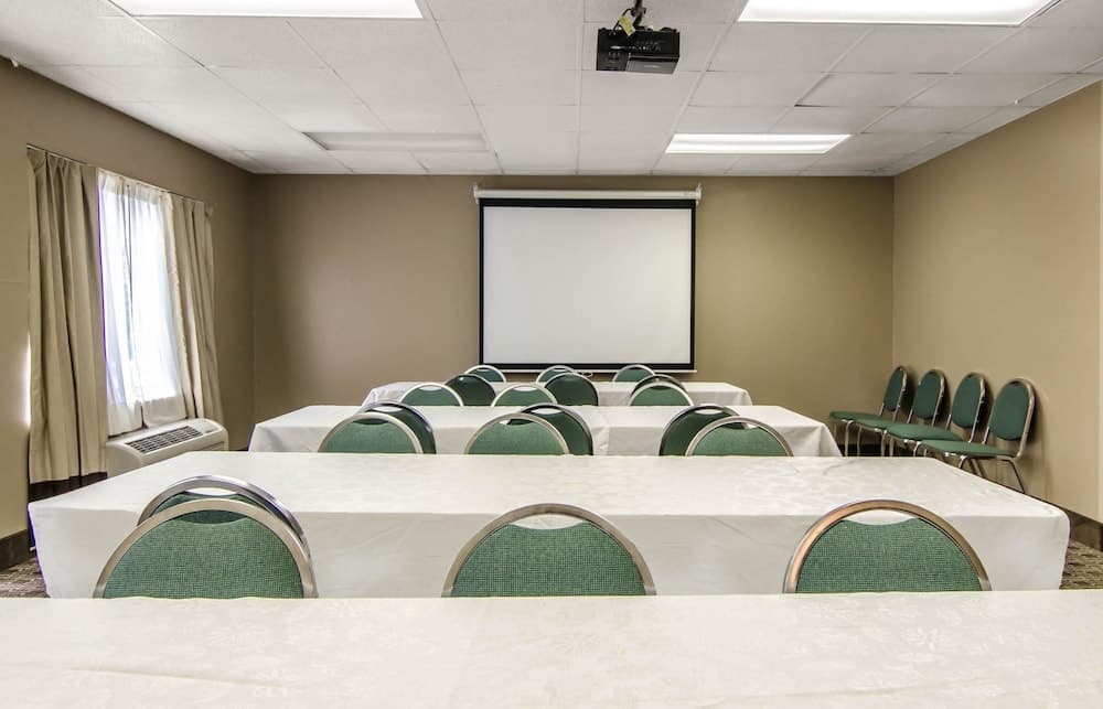 Quality Suites St. Joseph