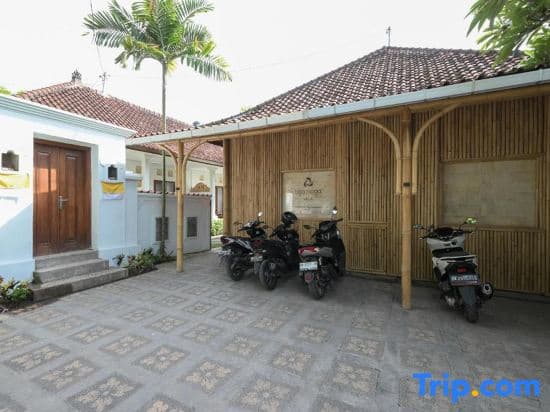 Tiga Naga Villa