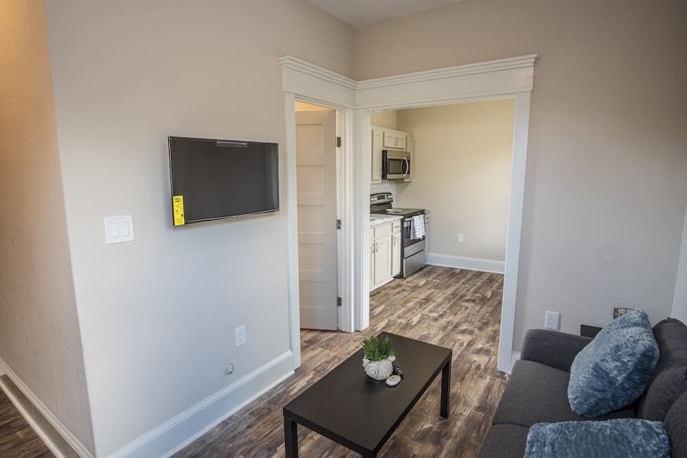 Beautiful Guest House on New Built Home Near Downtown