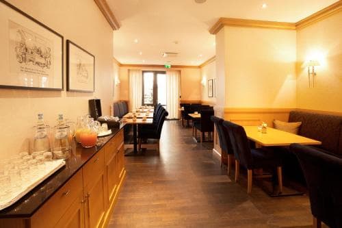 Townhouse Hotel