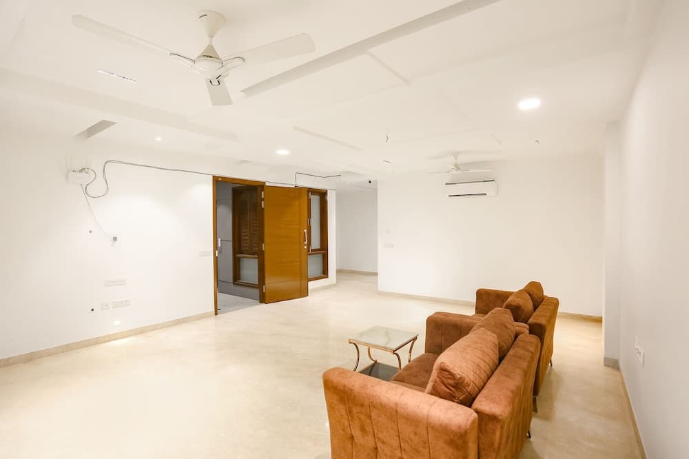 FabExpress Aerosky Deluxe - Nr Yashobhoomi Convention Centre