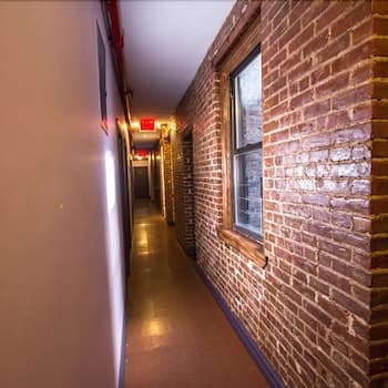 Broadway Hotel & Hostel