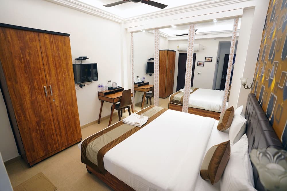 Hotel Silver Shine