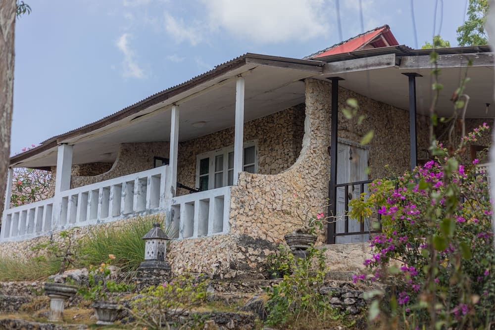 Annaya House